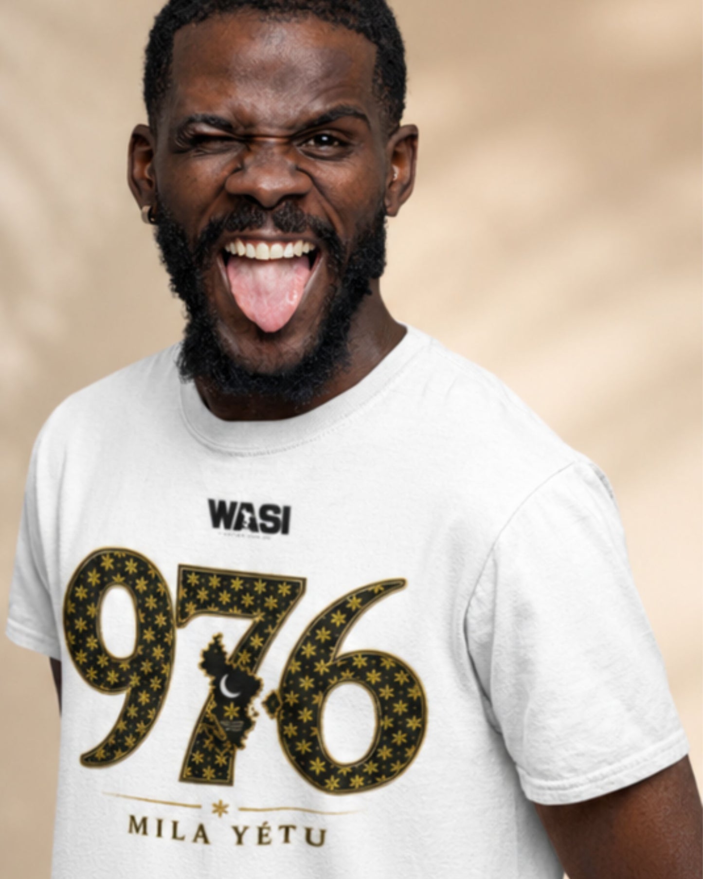 Animation GIF d'un homme portant le t-shirt WASI « 976 Mila Yatu », mettant en valeur le design iconique inspiré de Mayotte, avec des mouvements expressifs illustrant l'énergie, la fierté et l'esprit de la collection.