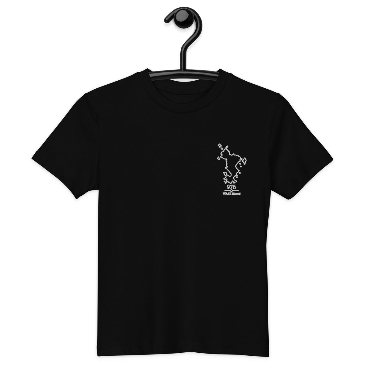 Gros plan sur la broderie carte de Mayotte 976 d’un t-shirt enfant en coton biologique WASI Maoré
