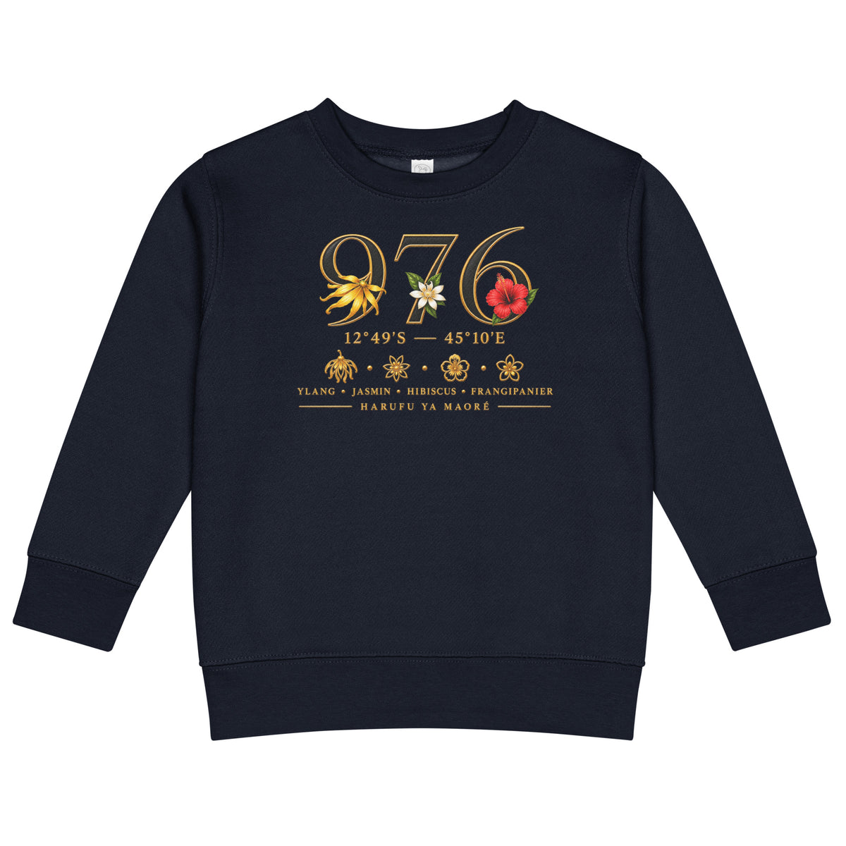 Sweat enfant bleu marine à col rond vu de face, avec chiffres 976 dorés ornés de fleurs d’ylang-ylang, de jasmin et d’hibiscus. 