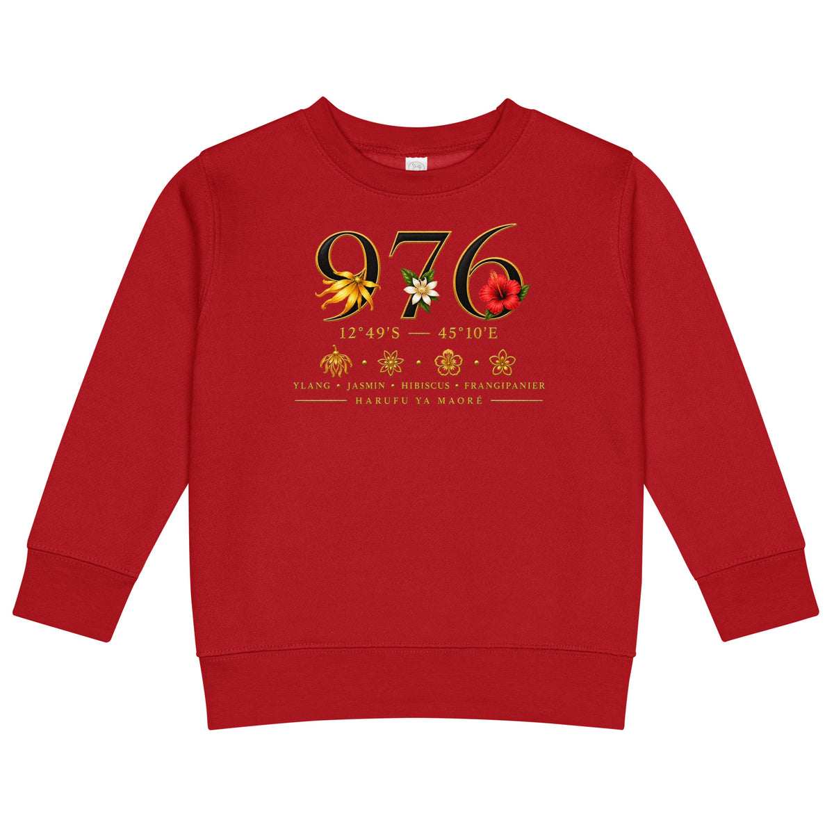 Sweat enfant rouge à col rond vu de face, avec chiffres 976 dorés ornés de fleurs d’ylang-ylang, de jasmin et d’hibiscus