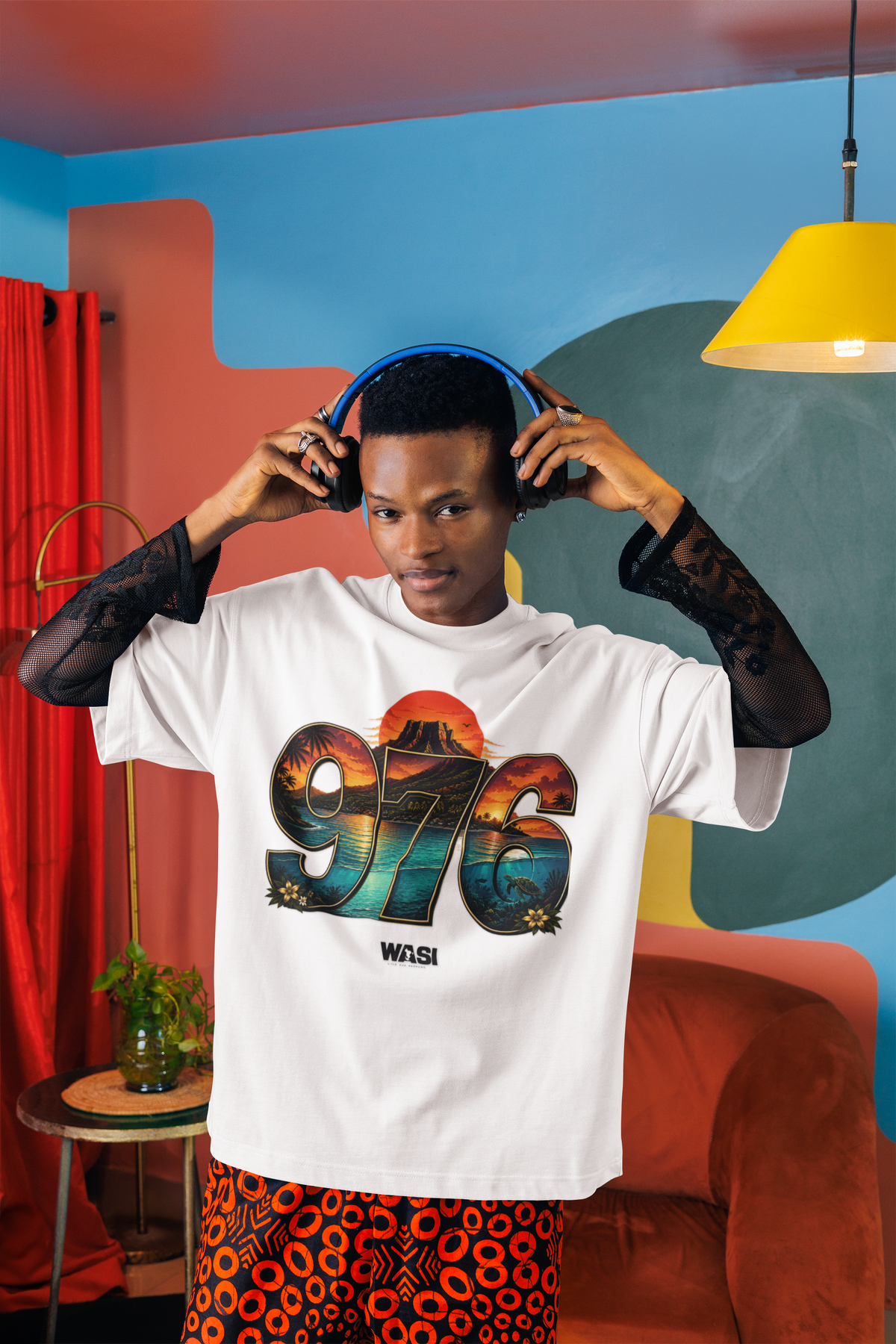 T-shirt Mayotte 976 Mont Choungui Sunset avec Mont Choungui, soleil rouge-orangé, lagon et tortue dans le chiffre 6