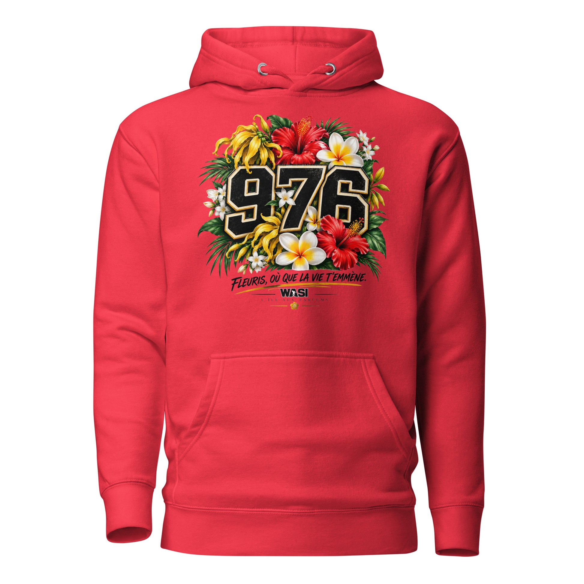Sweat à capuche rouge WASI avec design 976 entouré de fleurs emblématiques de Mayotte (ylang-ylang, hibiscus, frangipanier et jasmin), collection Mila Yatu.