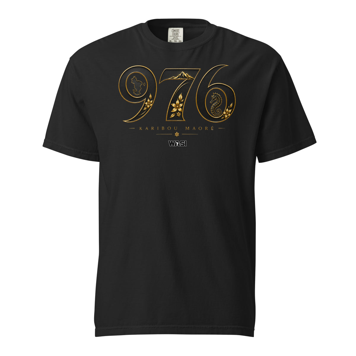 T-shirt noir WASI avec design 976 Karibou Maoré intégrant la carte de Mayotte, le Mont Choungui, l'hippocampe et les fleurs emblématiques de l'île, collection 976 Heritage.