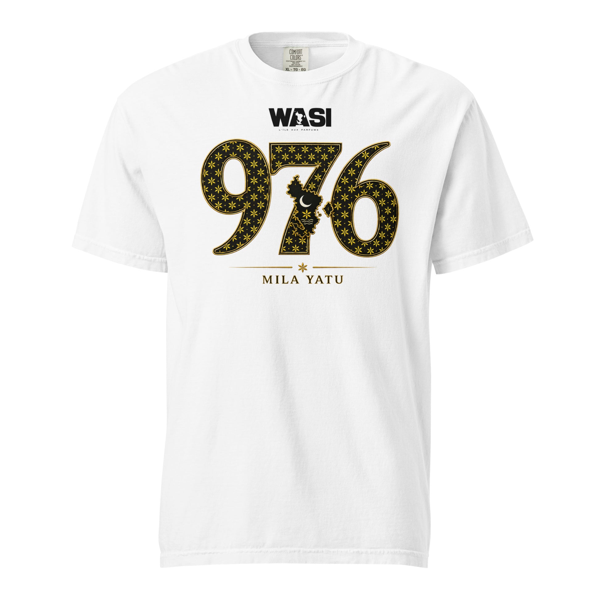 T-shirt blanc unisexe WASI 976 Mila Yatu avec motif Salouva inspiré de la tradition mahoraise et de l'identité culturelle de Mayotte.