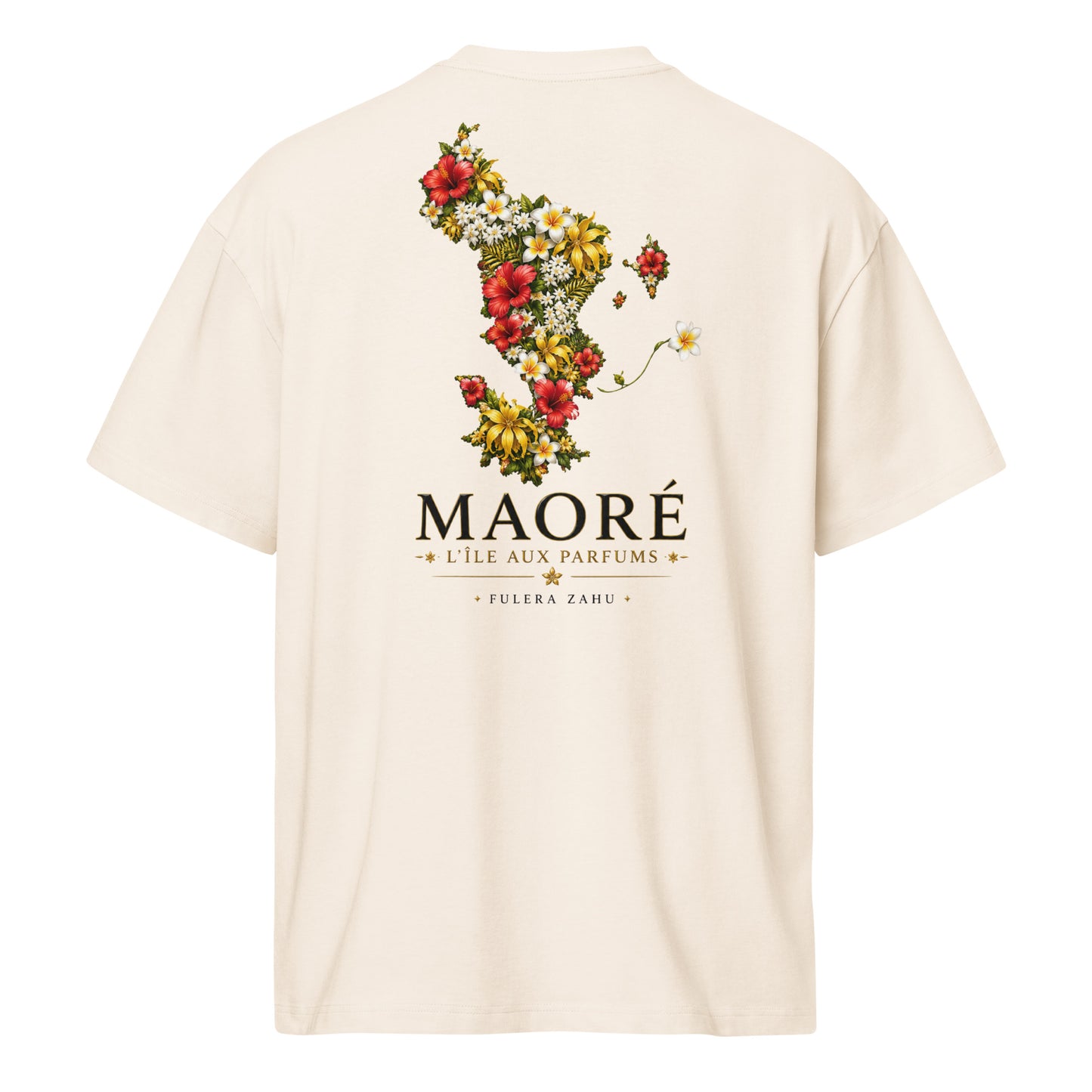 Dos du t-shirt oversize WASI couleur ivoire avec illustration florale de la carte de Mayotte et inscription « Maoré », collection Mila Yatu.